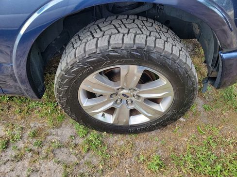 Used 2017 Ford F150 Platinum w/ Equipment Group 701A Luxury RWD image 2