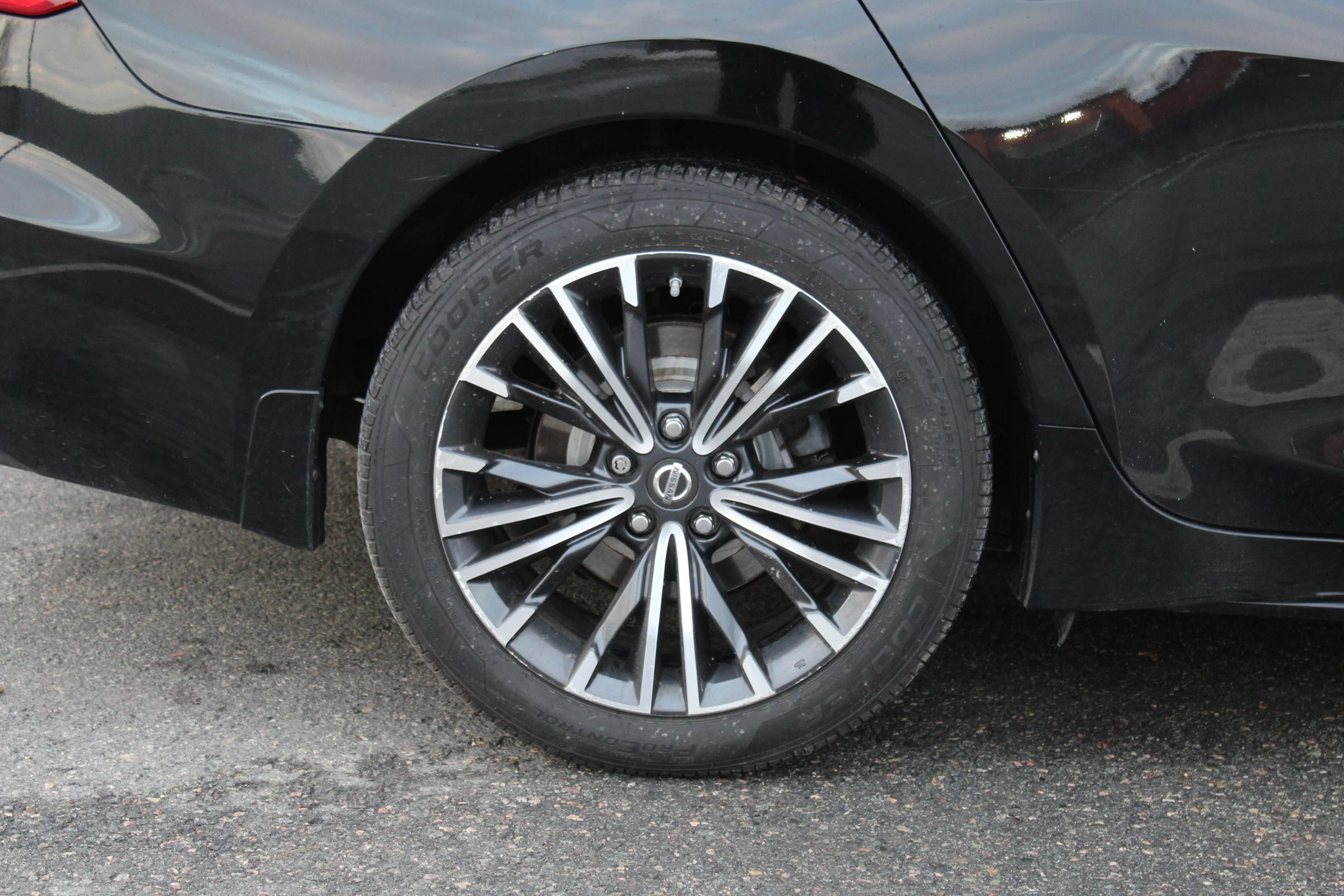 Used 2017 Nissan Maxima Platinum w/ Medallion Package FWD image 38