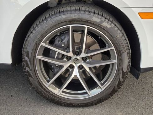 Used 2025 Porsche Macan image 11