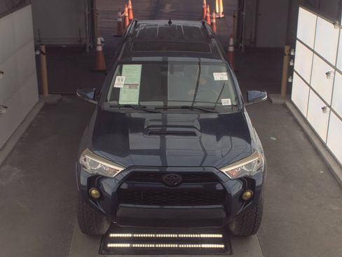 Used 2017 Toyota 4Runner TRD Off-Road Premium AWD/4WD image 3