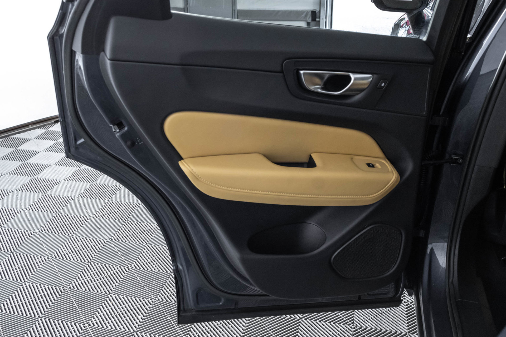 Used 2022 Volvo XC60 B5 Inscription w/ Protection Package Premier FWD image 37