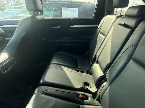 Used 2017 Toyota Highlander XLE image 10