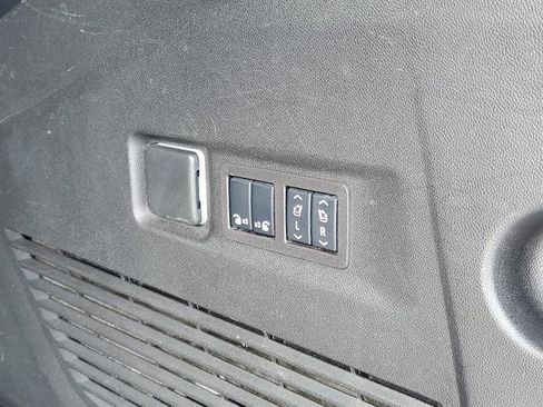 Used 2024 Chevrolet Suburban Z71 w/ Luxury Package image 30