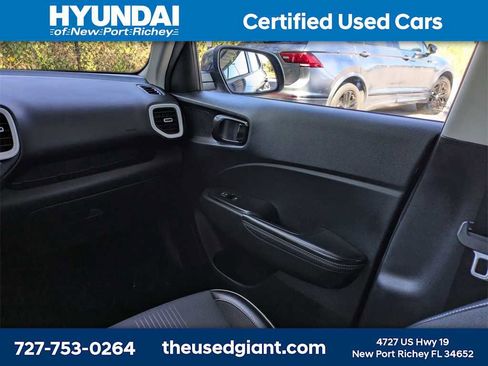 Certified 2023 Hyundai Venue Limited w/ Cargo Package image 17