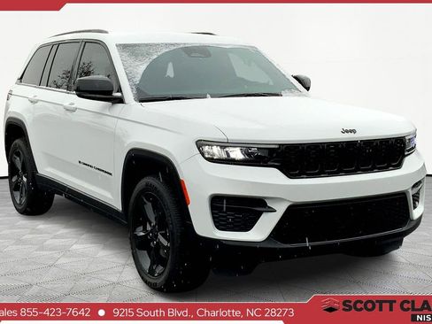 Used 2023 Jeep Grand Cherokee Altitude image 1