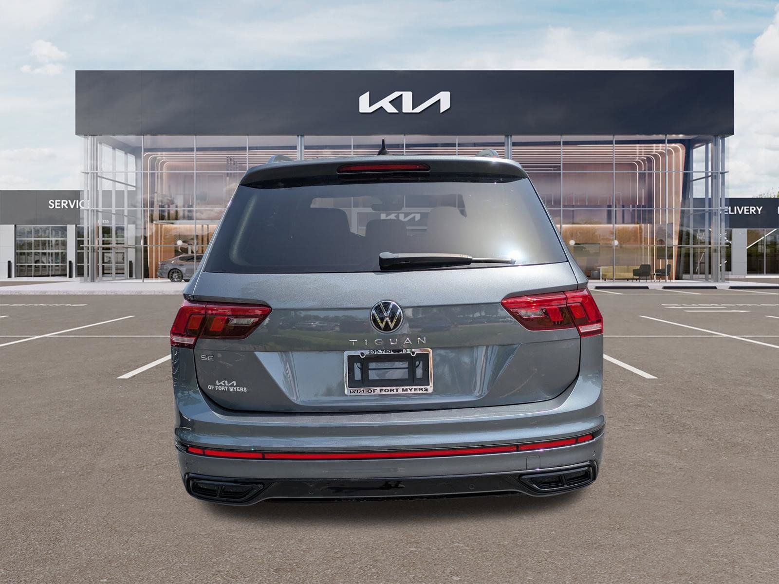 Used 2024 Volkswagen Tiguan SE R-Line FWD image 5