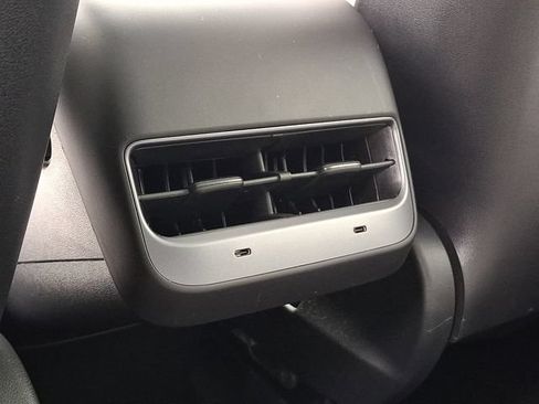 Used 2022 Tesla Model Y Performance AWD/4WD image 16