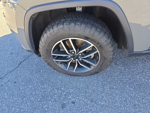 Used 2021 Jeep Grand Cherokee Trailhawk w/ Trailhawk Luxury Group image 12