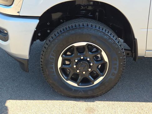 Used 2026 RAM 2500 Laramie AWD/4WD image 16