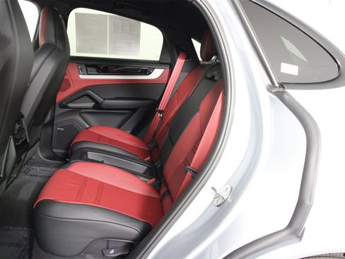 Used 2025 Porsche Cayenne S image 33