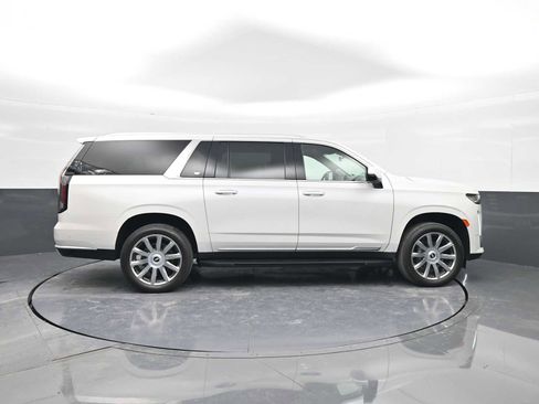 Used 2023 Cadillac Escalade ESV Premium Luxury Platinum image 9