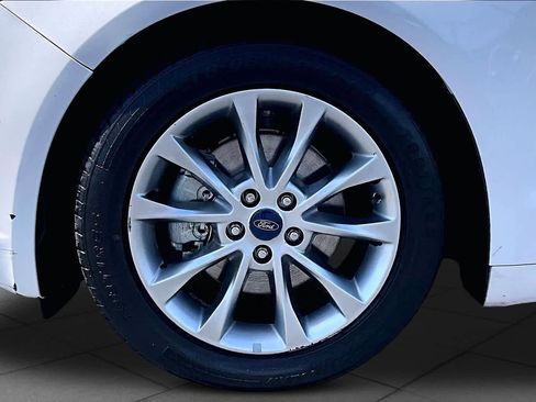 Used 2017 Ford Fusion SE w/ Fusion SE Technology Package FWD image 10