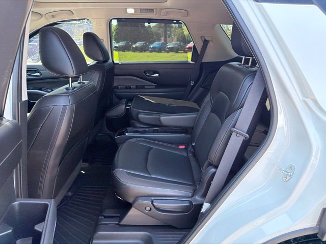 Used 2023 Nissan Pathfinder SL w/ SL Premium Package AWD/4WD image 17