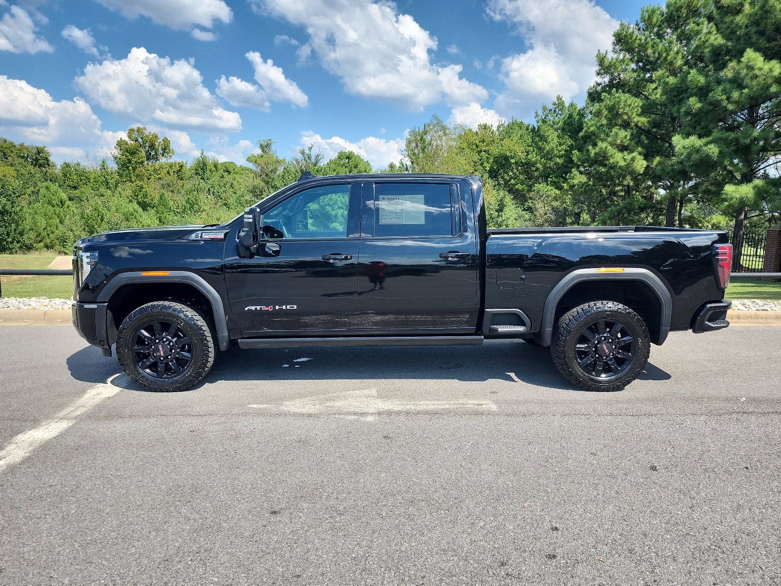 Used 2025 GMC Sierra 2500 AT4 w/ AT4 Premium Plus Package AWD/4WD image 2