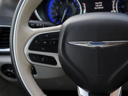 Used 2018 Chrysler Pacifica Limited w/ Tire & Wheel Group image 10