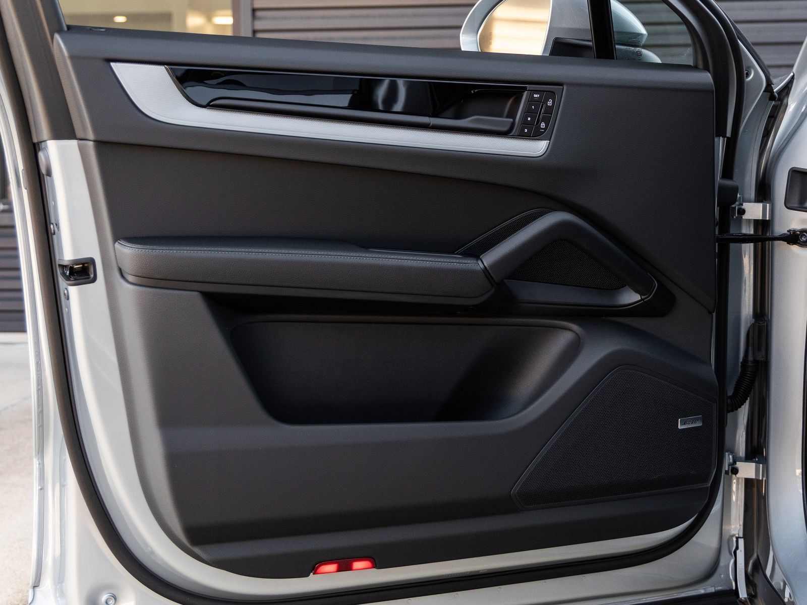 Certified 2026 Porsche Cayenne E-Hybrid Coupe AWD/4WD image 22