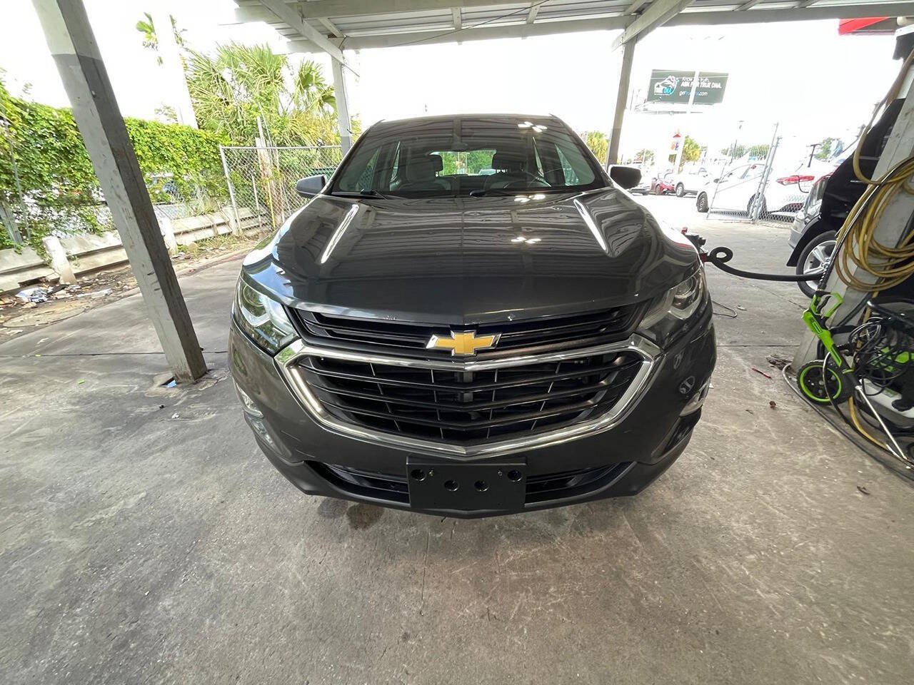 Used 2020 Chevrolet Equinox LS FWD image 1
