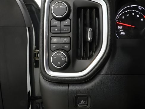 Used 2021 Chevrolet Silverado 1500 LT Trail Boss w/ Convenience Package II AWD/4WD image 16
