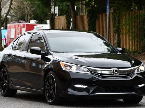 Used 2017 Honda Accord Sport image 3