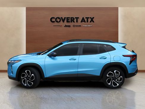 Used 2026 Chevrolet Trax RS w/ Sunroof Package FWD image 2