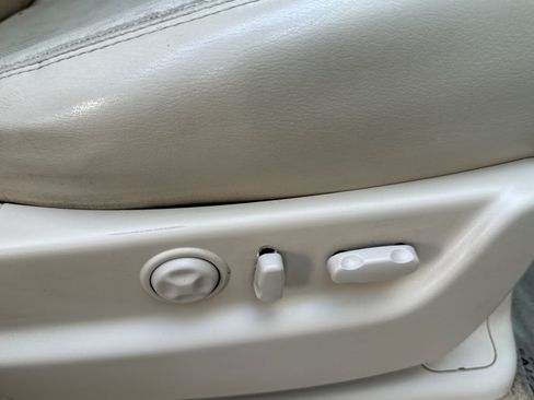 Used 2007 Cadillac Escalade AWD w/ Information Package image 23