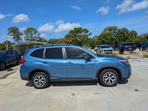 Used 2021 Subaru Forester Premium AWD/4WD image 9