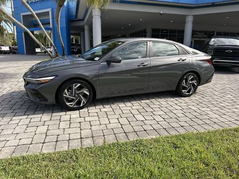 Used 2025 Hyundai Elantra SEL FWD image 31
