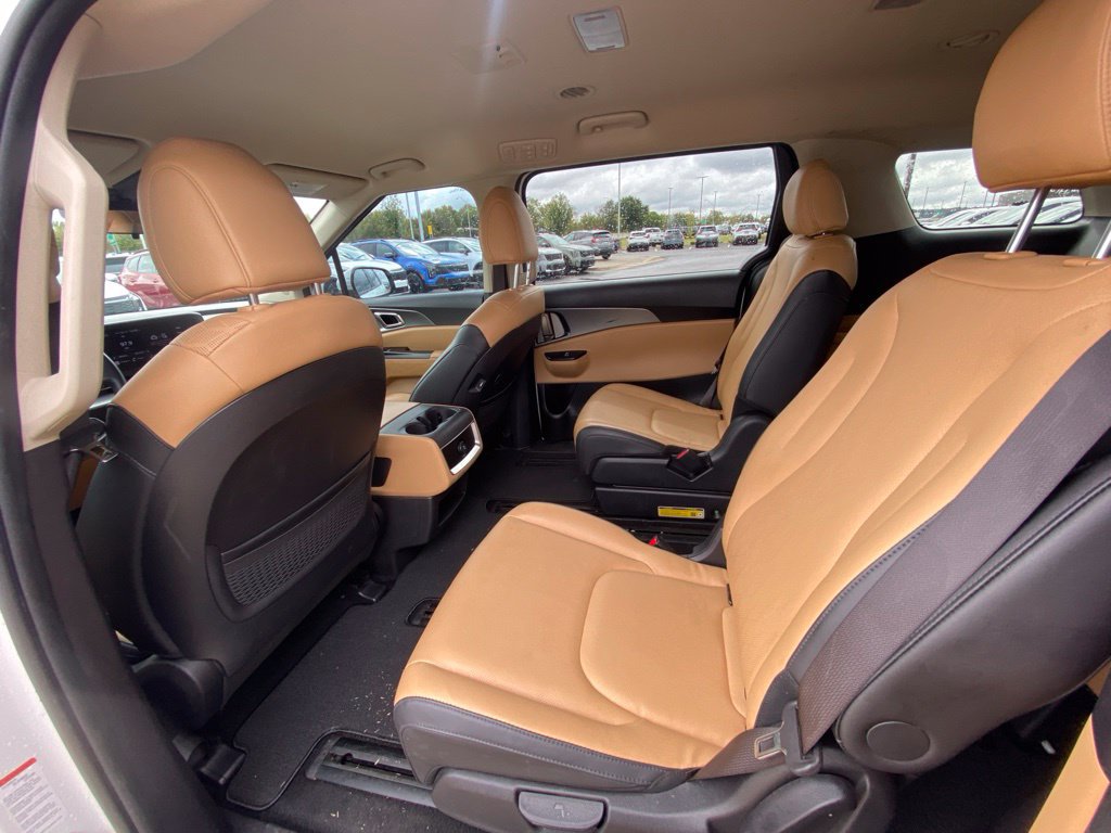 Certified 2024 Kia Carnival LX FWD image 23
