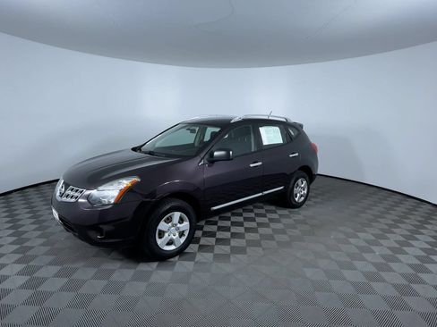 Used 2014 Nissan Rogue S w/ Convenience Package AWD/4WD image 4