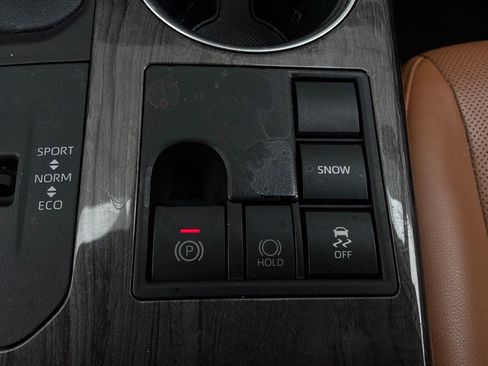 Used 2023 Toyota Highlander Platinum FWD image 28