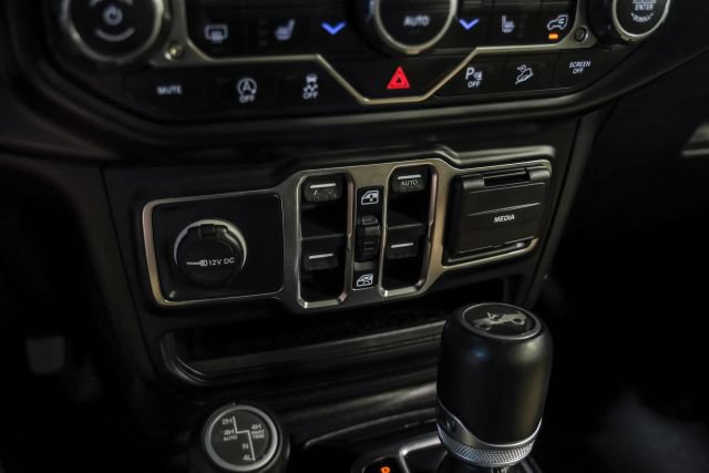 Used 2019 Jeep Wrangler Unlimited Sahara AWD/4WD image 28