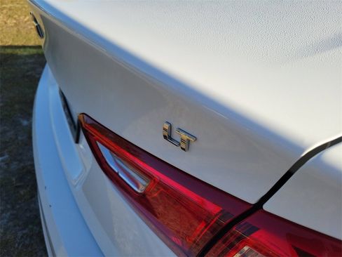 Used 2024 Chevrolet Malibu LT image 8