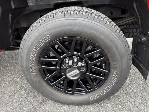 Used 2022 Ford F250 Lariat w/ Black Appearance Package image 18