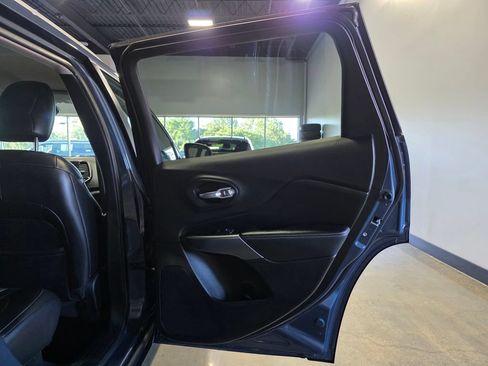 Used 2020 Jeep Cherokee Limited AWD/4WD image 24