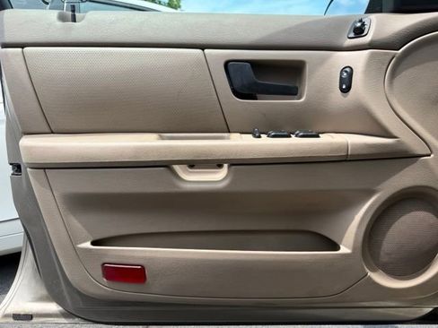 Used 2004 Ford Taurus SE FWD image 9