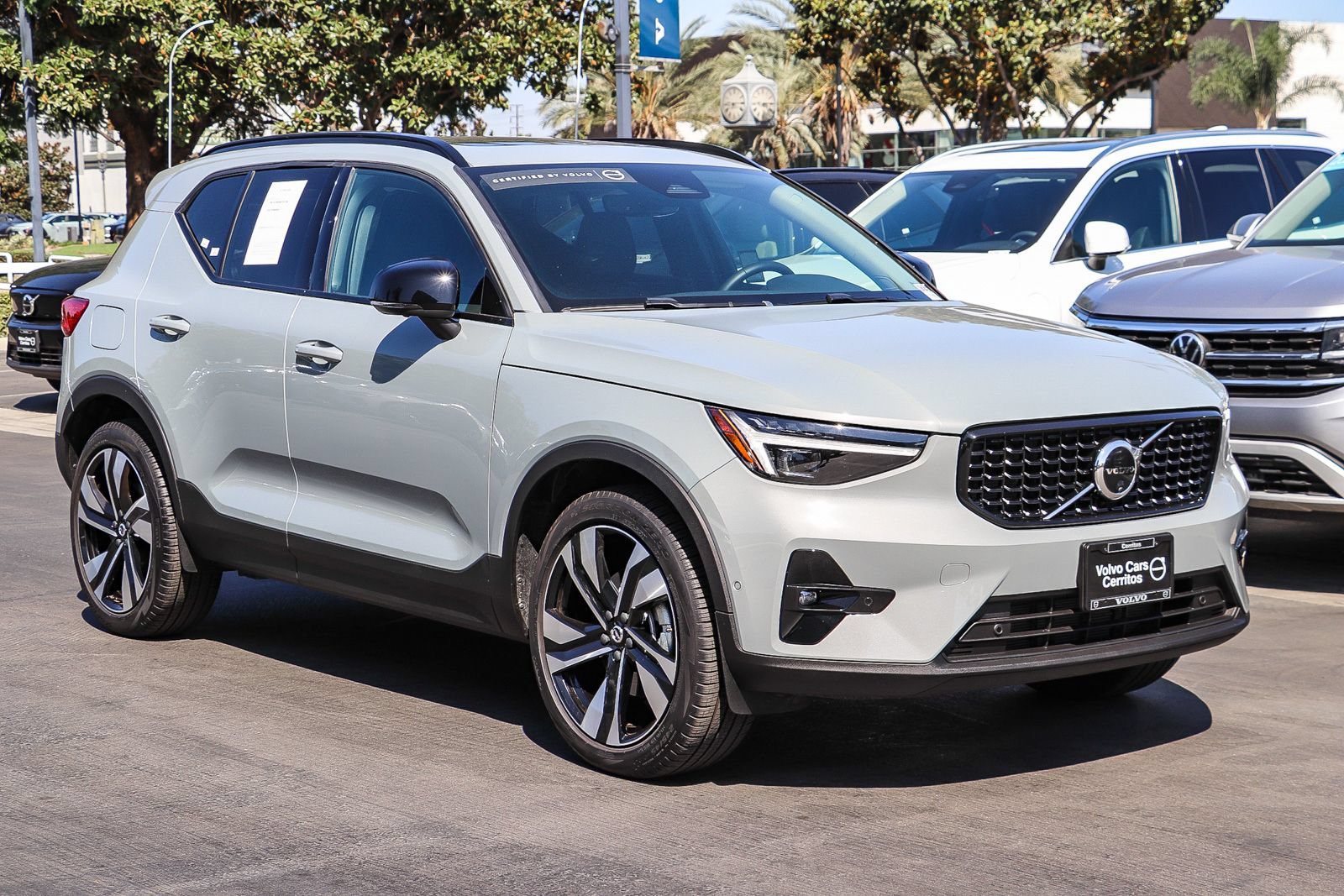 Used 2026 Volvo XC40 B5 Ultra w/ Climate Package AWD/4WD image 3