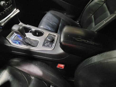 Used 2019 Jeep Grand Cherokee Limited image 26