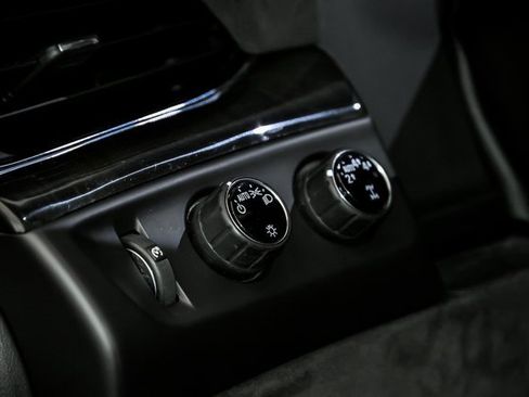 Used 2018 Cadillac Escalade Platinum image 21