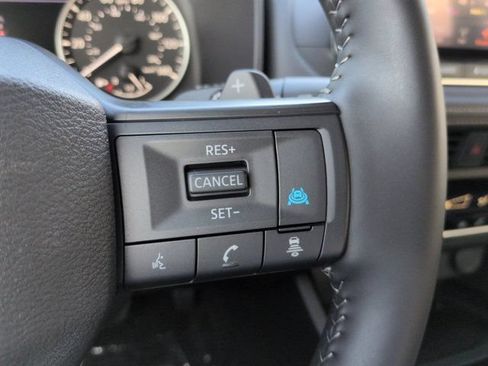 Used 2025 Nissan Rogue SV FWD image 23