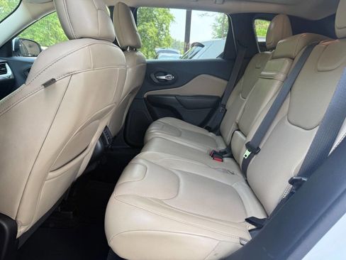 Used 2015 Jeep Cherokee Limited w/ Luxury Group AWD/4WD image 18