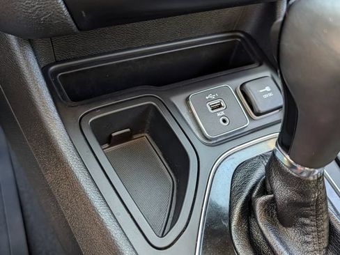 Used 2021 Jeep Cherokee Latitude Plus FWD image 26