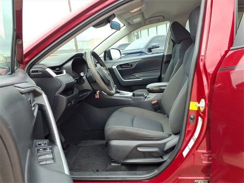 Used 2019 Toyota RAV4 LE image 13