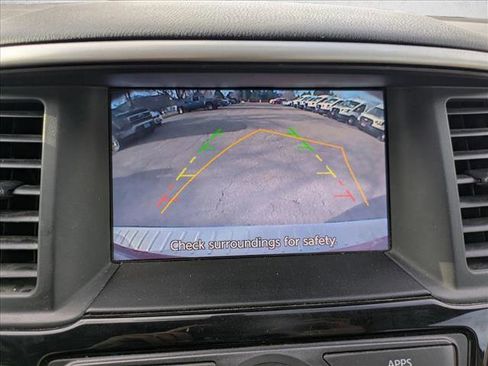 Used 2017 Nissan Pathfinder SV image 10