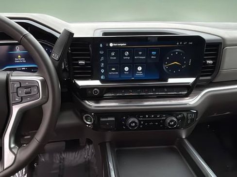 Used 2025 Chevrolet Silverado 2500 LTZ w/ LTZ Plus Package AWD/4WD image 12