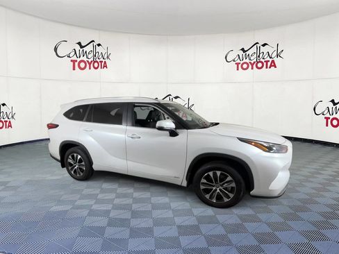 Used 2026 Toyota Highlander XLE AWD/4WD image 2