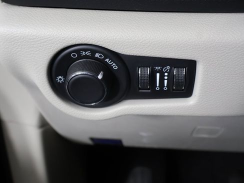 Used 2023 Chrysler Voyager LX FWD image 32