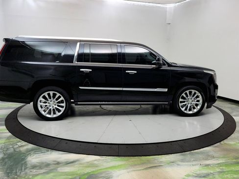 Used 2018 Cadillac Escalade ESV Premium Luxury AWD/4WD image 4