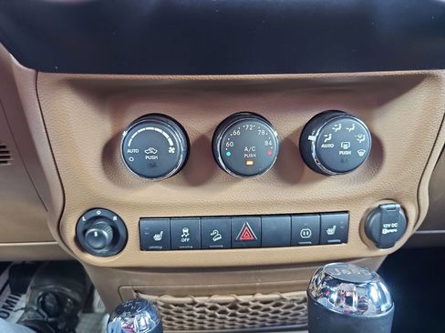 Used 2012 Jeep Wrangler Unlimited Sahara w/ Dual Top Group image 27