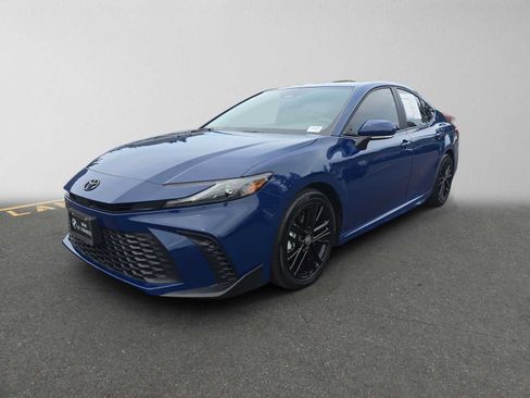 Used 2025 Toyota Camry SE w/ Multimedia Upgrade Package FWD image 7