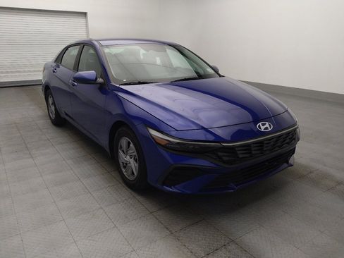 Used 2024 Hyundai Elantra SE FWD image 13